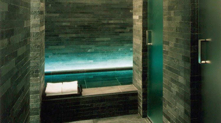 Four Seasons Hotel Tokyo at Marunouchi Spa