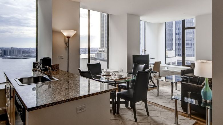 <b>Churchill at 10 Hanover Square Room</b>. Images powered by <a href="https://www.leonardoworldwide.com/" title="Leonardo Worldwide" target="_blank">Leonardo</a>.