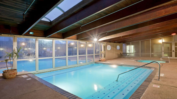 Holiday Inn Hotel & Suites Pool