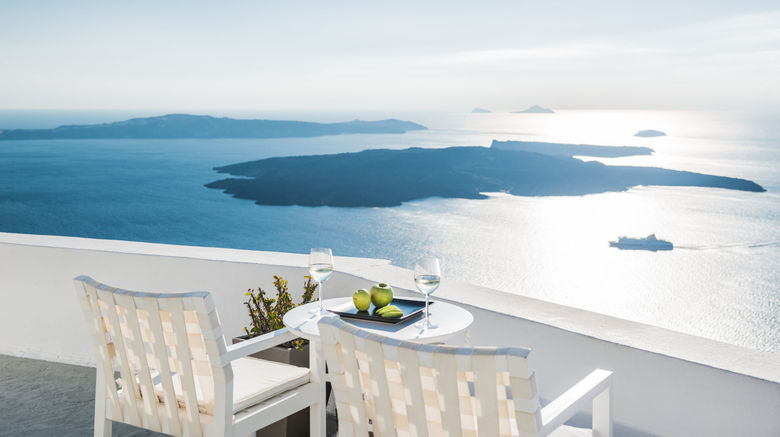<b>On The Rocks Santorini Exterior</b>. Images powered by <a href="https://www.leonardoworldwide.com/" title="Leonardo Worldwide" target="_blank">Leonardo</a>.