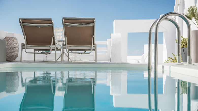 <b>On The Rocks Santorini Room</b>. Images powered by <a href="https://www.leonardoworldwide.com/" title="Leonardo Worldwide" target="_blank">Leonardo</a>.