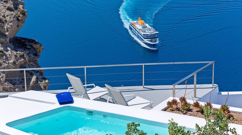 <b>Alti Santorini Suites Room</b>. Images powered by <a href="https://www.leonardoworldwide.com/" title="Leonardo Worldwide" target="_blank">Leonardo</a>.