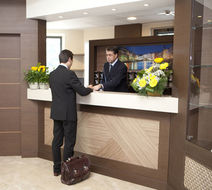 Raya Hotel Motel Lobby