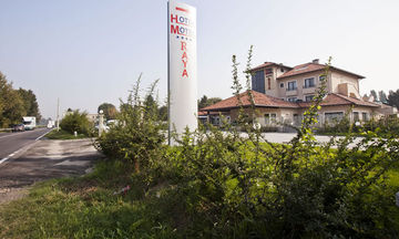 Raya Hotel Motel