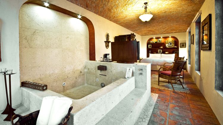 Hacienda Sepulveda Hotel & Spa Suite