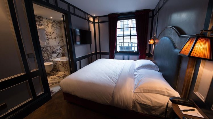 Mimi's Suites Room