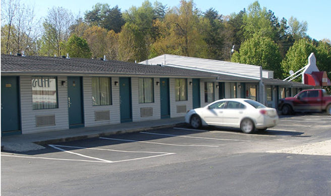 Red Carpet Inn Exterior