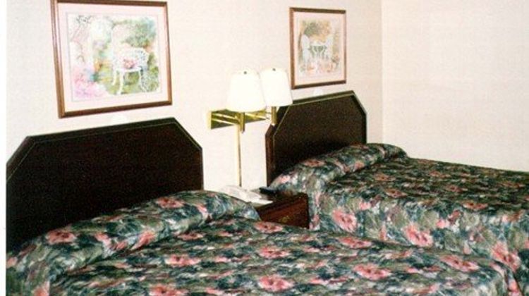 Red Carpet Inn Room