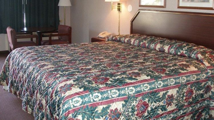 Red Carpet Inn Room