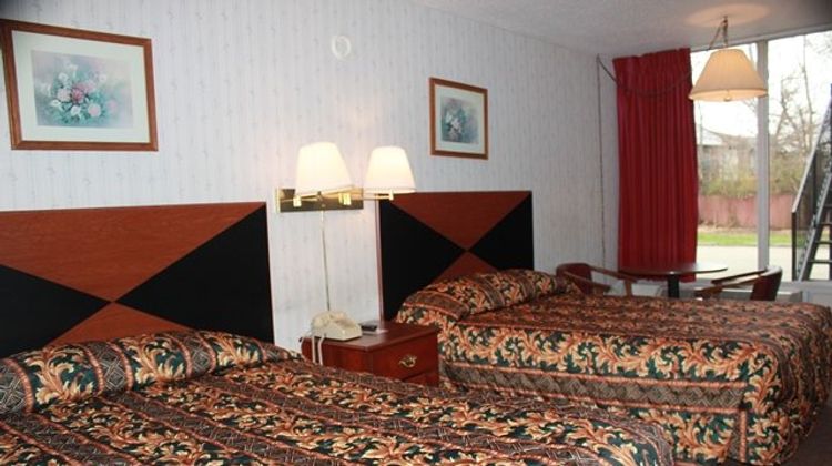 Red Carpet Inn Room