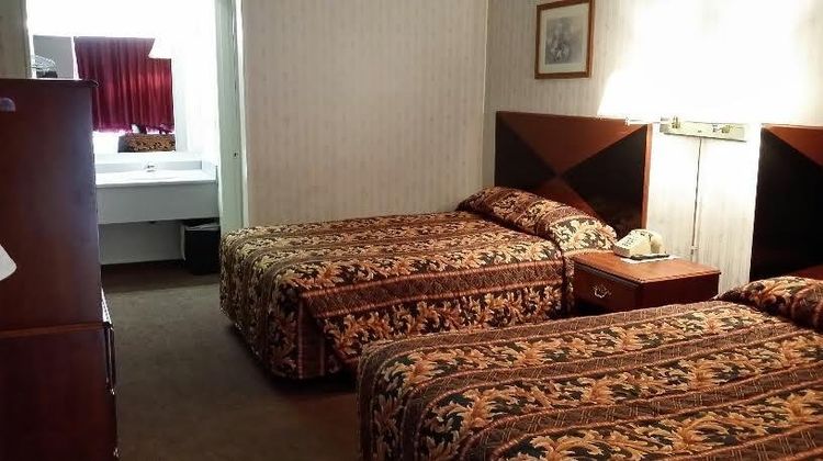 Red Carpet Inn Room