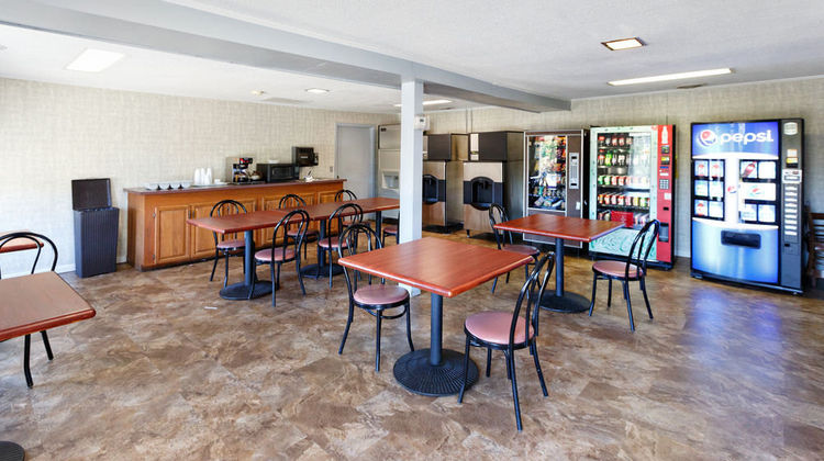 Red Carpet Inn Restaurant
