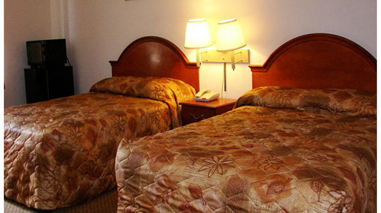 Red Carpet Inn New York Area Room