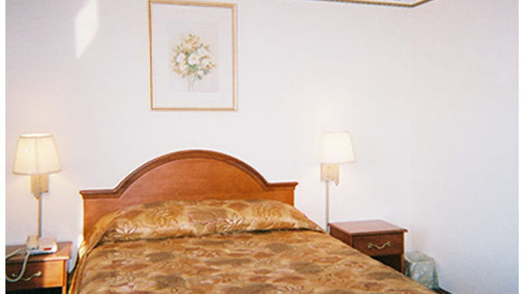 Red Carpet Inn New York Area Room