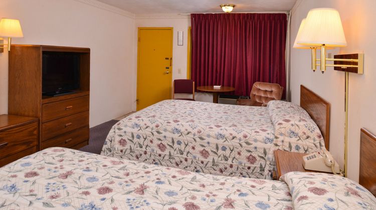 Red Carpet Inn Room