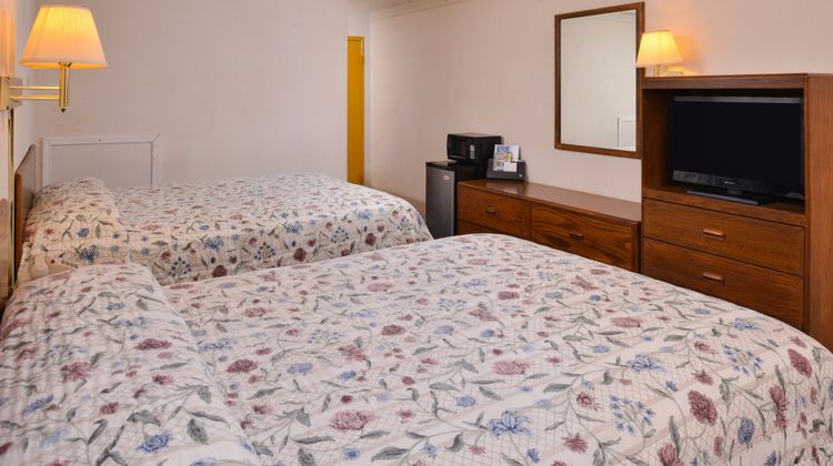 Red Carpet Inn Room
