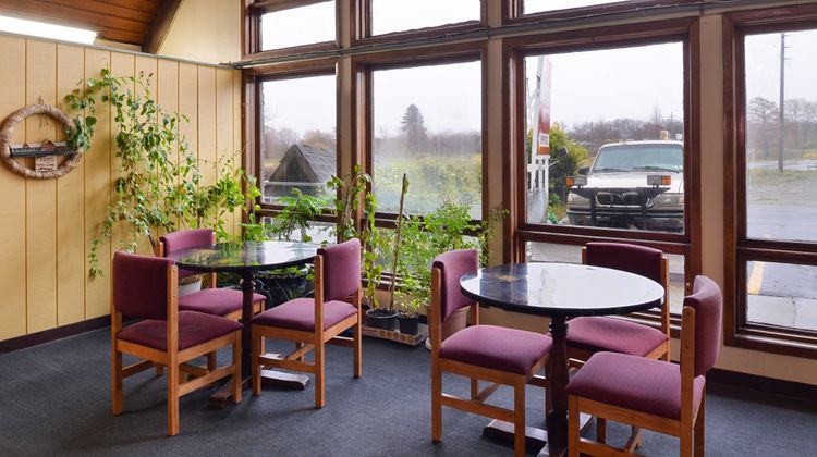 Red Carpet Inn Restaurant