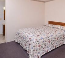 Red Carpet Inn Room