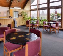 Red Carpet Inn Lobby