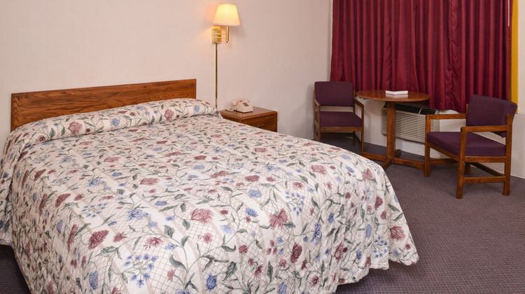 Red Carpet Inn Room