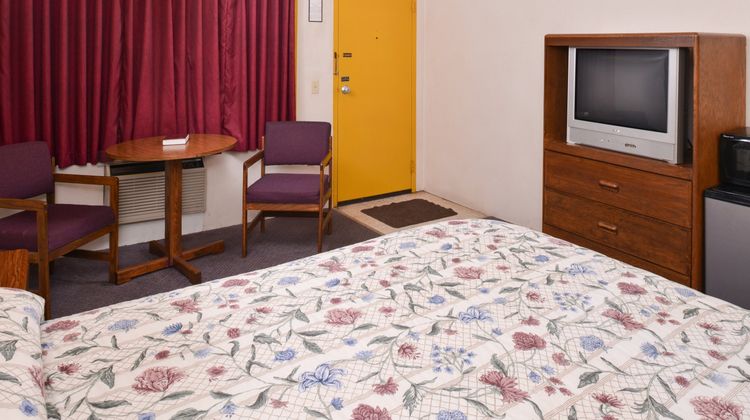 Red Carpet Inn Room