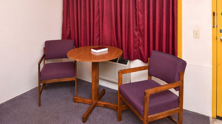 Red Carpet Inn Room