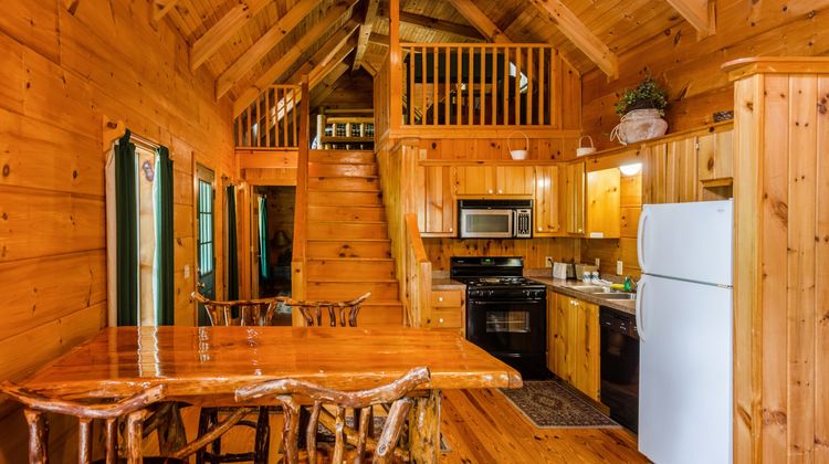 Highland Hills Cabins-A Master Hosts Room