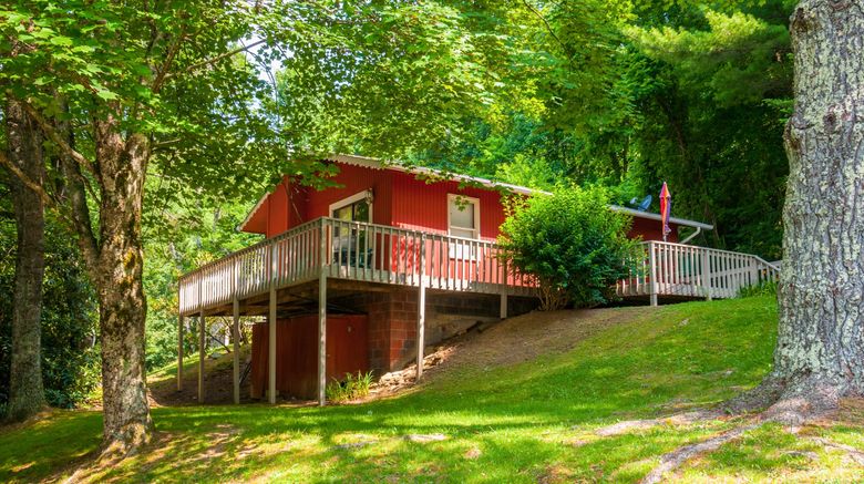 <b>Highland Hills Cabins-A Master Hosts Room</b>. Images powered by <a href="https://www.leonardoworldwide.com/" title="Leonardo Worldwide" target="_blank">Leonardo</a>.