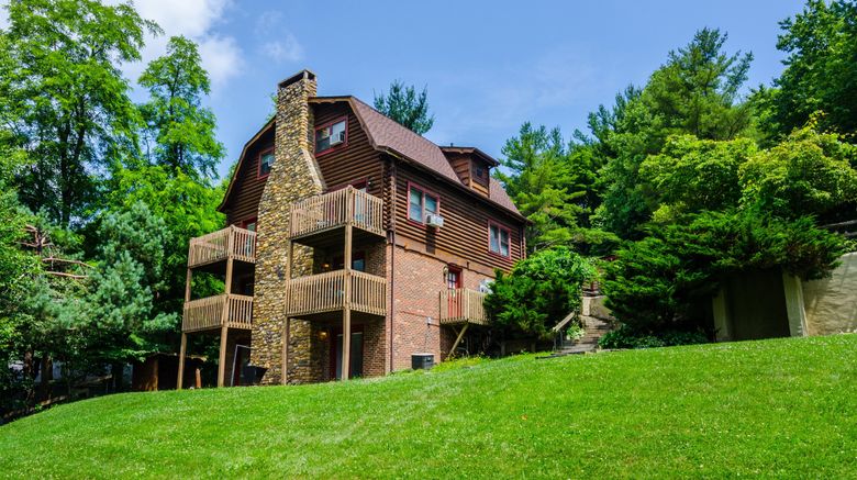 <b>Highland Hills Cabins-A Master Hosts Room</b>. Images powered by <a href="https://www.leonardoworldwide.com/" title="Leonardo Worldwide" target="_blank">Leonardo</a>.
