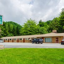 Highland Hills Cabins-A Master Hosts