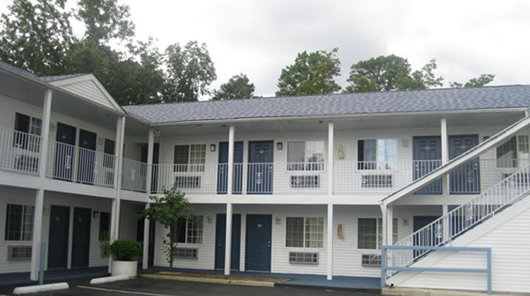Passport Inn and Suites Exterior