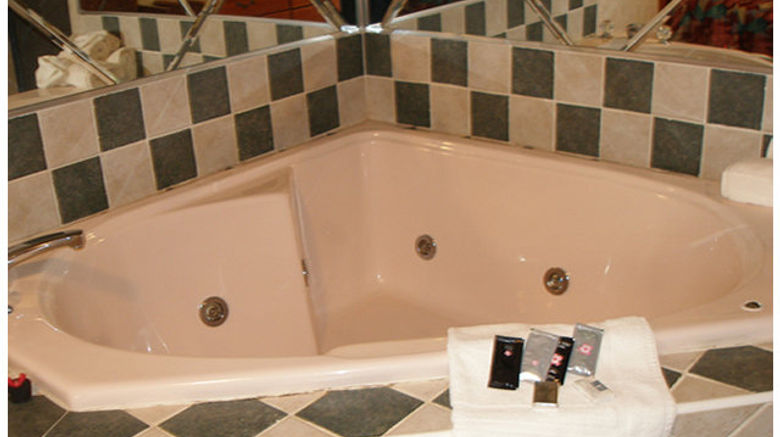 <b>Red Carpet Inn Room</b>. Images powered by <a href="https://www.leonardoworldwide.com/" title="Leonardo Worldwide" target="_blank">Leonardo</a>.