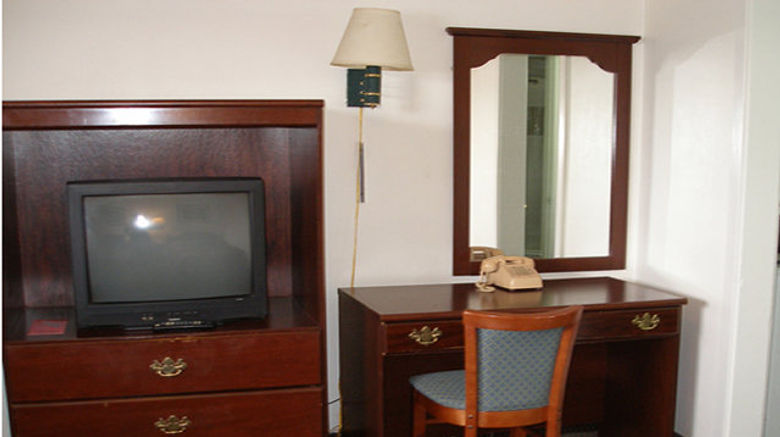 <b>Red Carpet Inn Room</b>. Images powered by <a href="https://www.leonardoworldwide.com/" title="Leonardo Worldwide" target="_blank">Leonardo</a>.