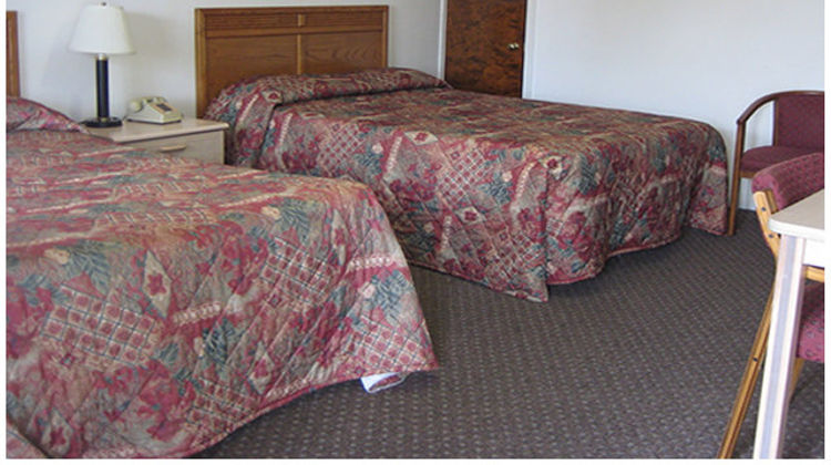 Red Carpet Inn & Suites Room