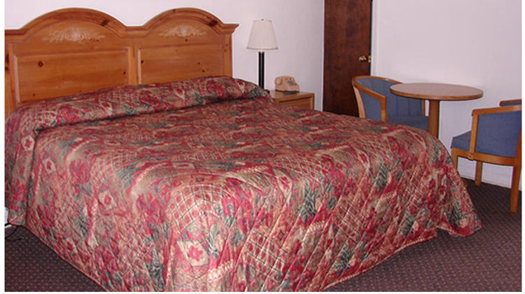 Red Carpet Inn & Suites Room