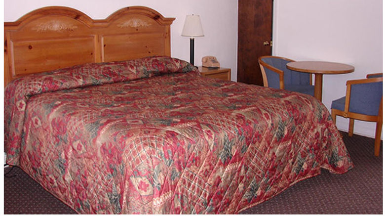<b>Red Carpet Inn & Suites Room</b>. Images powered by <a href="https://www.leonardoworldwide.com/" title="Leonardo Worldwide" target="_blank">Leonardo</a>.