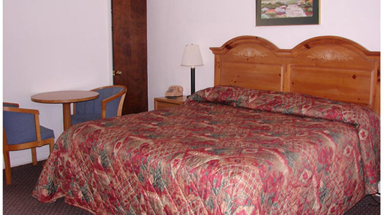 Red Carpet Inn & Suites Room