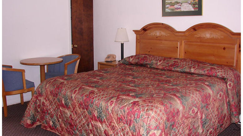 <b>Red Carpet Inn & Suites Room</b>. Images powered by <a href="https://www.leonardoworldwide.com/" title="Leonardo Worldwide" target="_blank">Leonardo</a>.