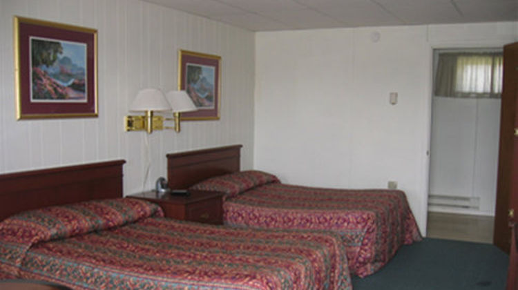 Red Carpet Inn & Suites Room