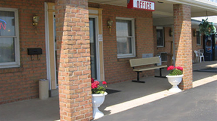 Red Carpet Inn & Suites Exterior