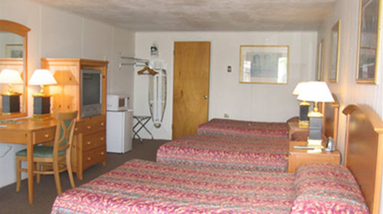 Red Carpet Inn & Suites Room