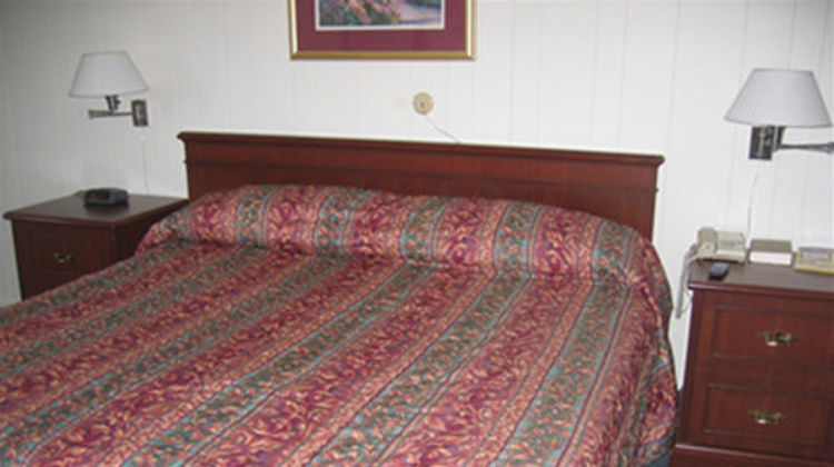Red Carpet Inn & Suites Room