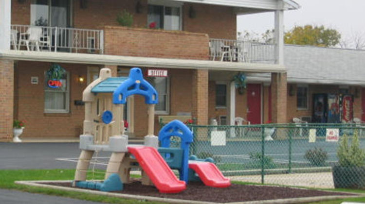 Red Carpet Inn & Suites Exterior