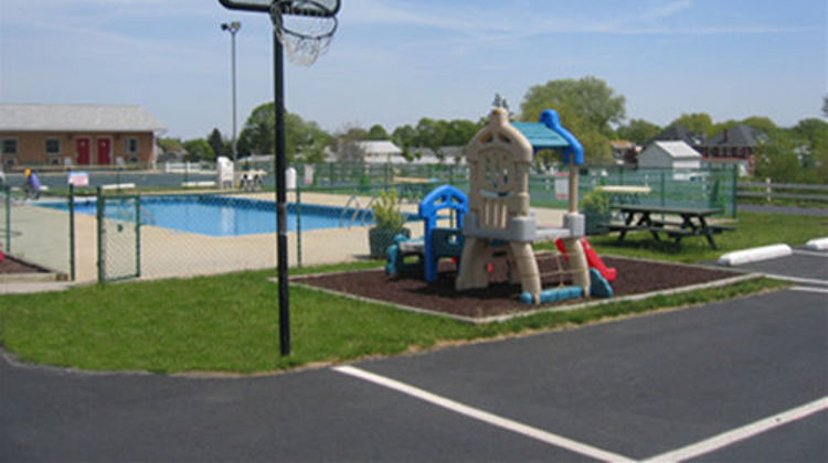 Red Carpet Inn & Suites Pool