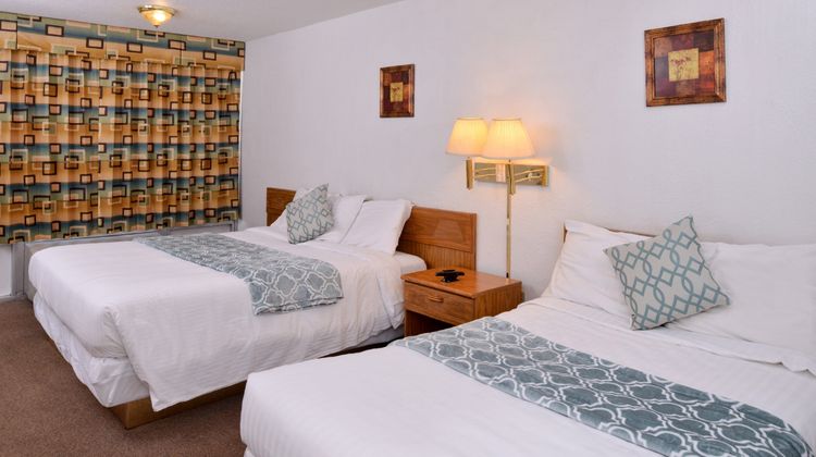 Red Carpet Inn Room