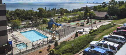 Edgewater Hotel & Waterpark Exterior