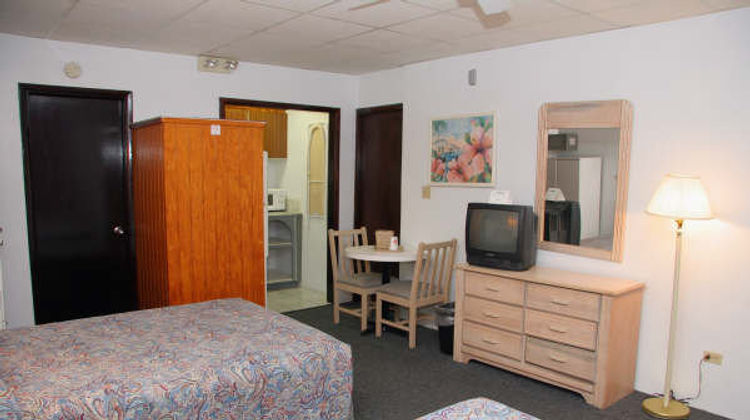 Red Carpet Inn Suite