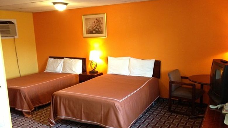 <b>Red Carpet Inn Room</b>. Images powered by <a href="https://www.leonardoworldwide.com/" title="Leonardo Worldwide" target="_blank">Leonardo</a>.