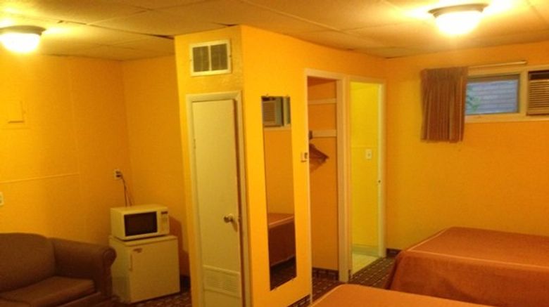 <b>Red Carpet Inn Room</b>. Images powered by <a href="https://www.leonardoworldwide.com/" title="Leonardo Worldwide" target="_blank">Leonardo</a>.