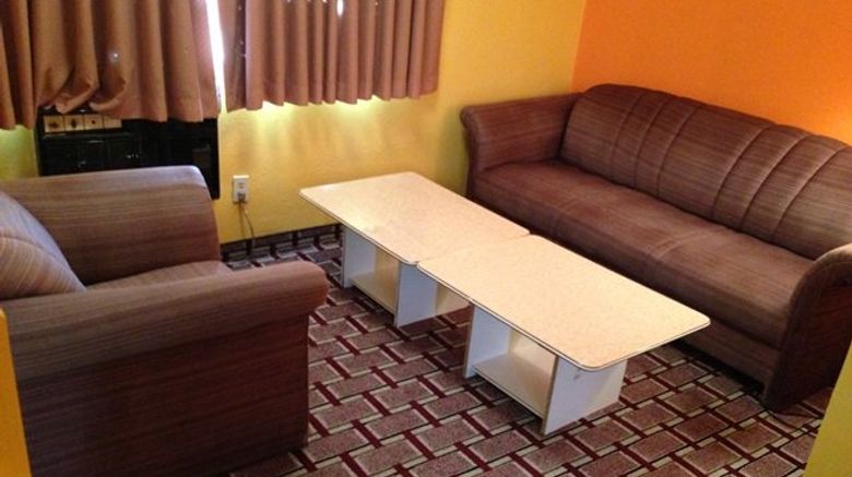 <b>Red Carpet Inn Room</b>. Images powered by <a href="https://www.leonardoworldwide.com/" title="Leonardo Worldwide" target="_blank">Leonardo</a>.